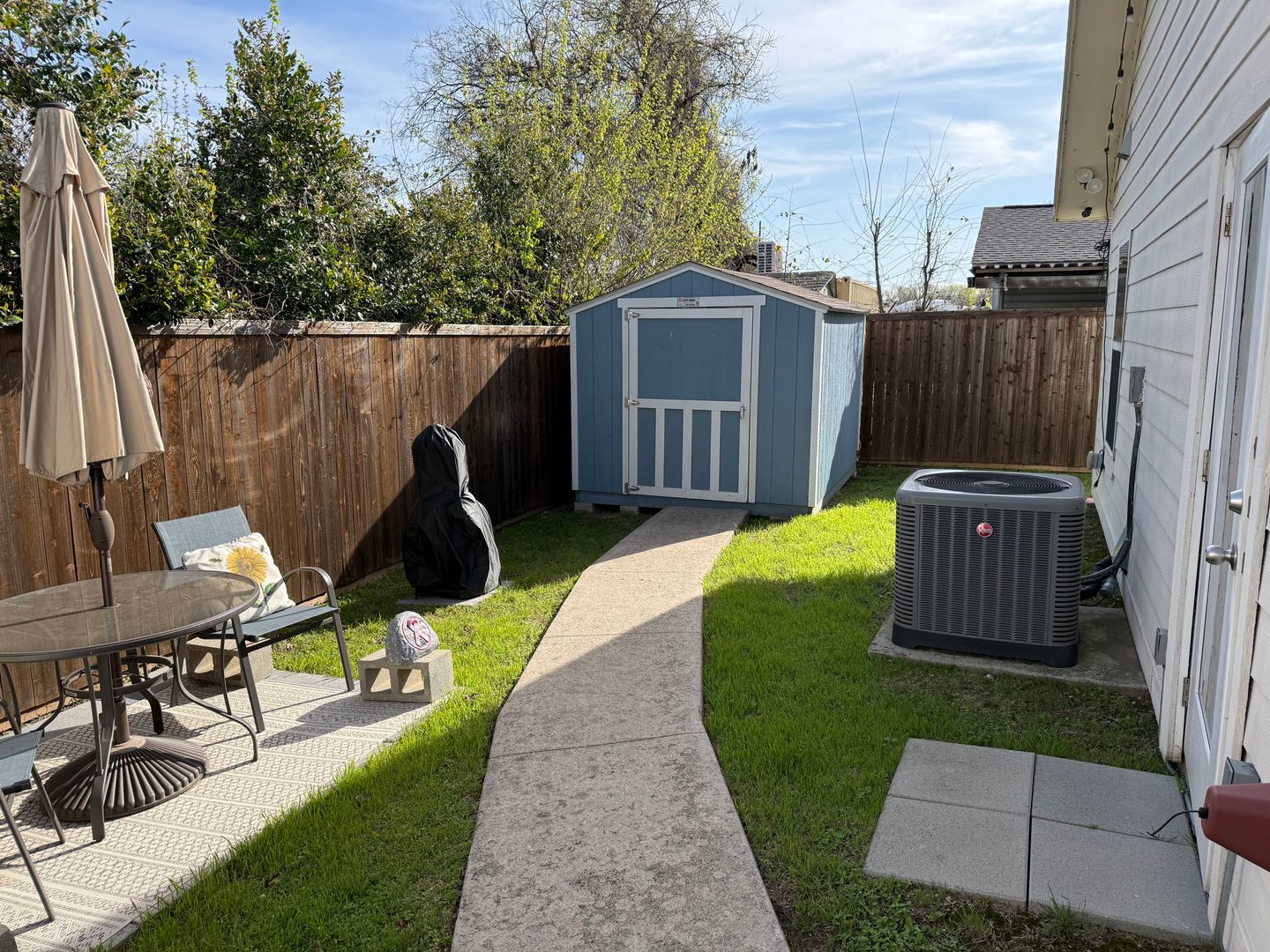 Updated 3 Bed Home in Dallas – Covered Parking! property image