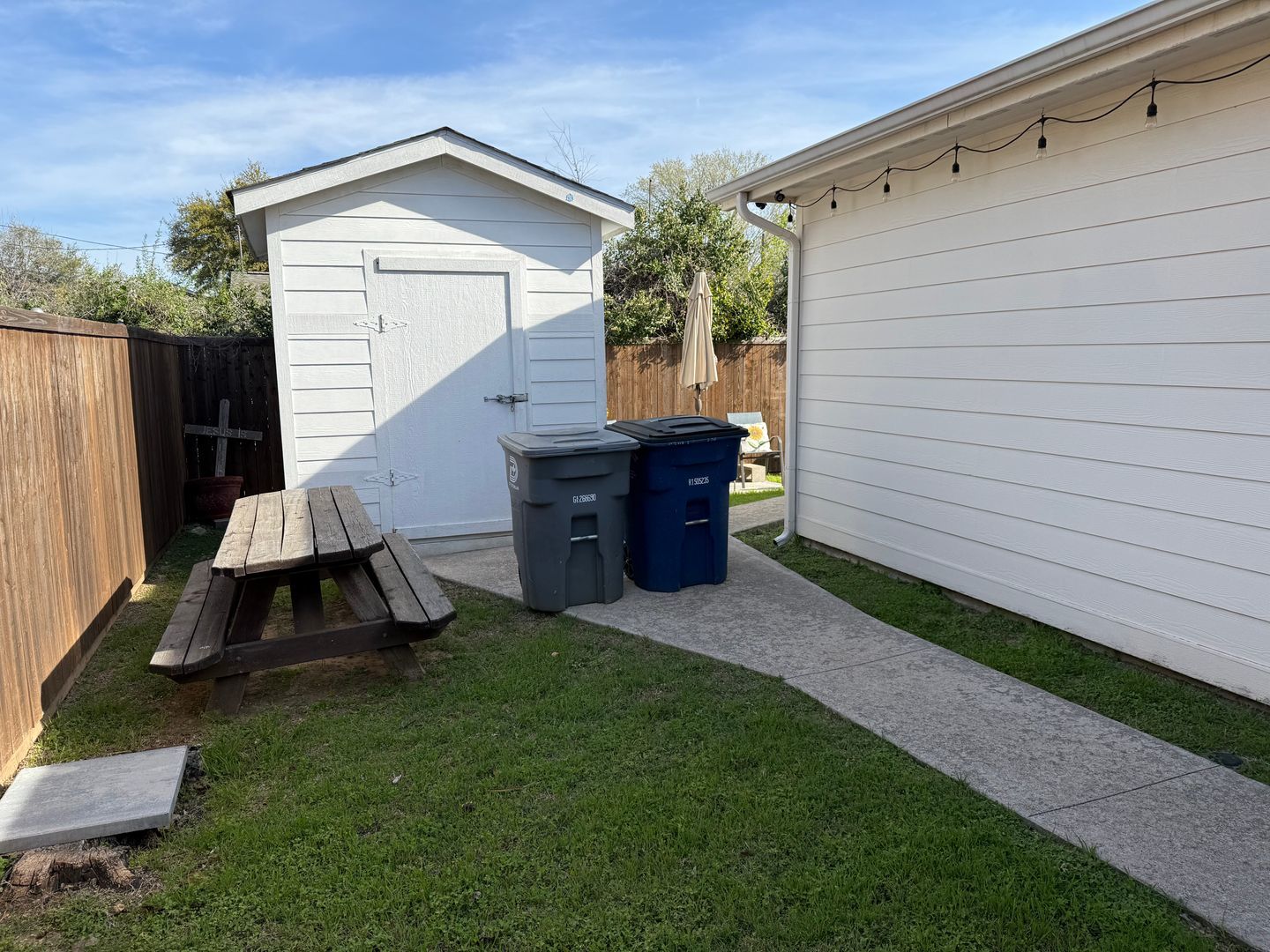 Updated 3 Bed Home in Dallas – Covered Parking! property image