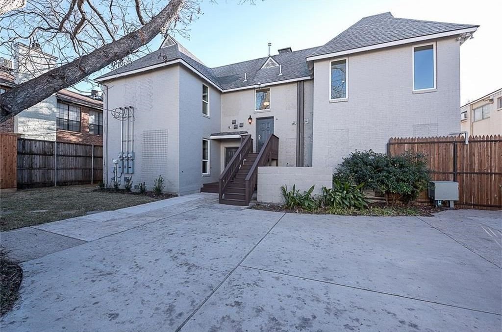 2-Bed Condo in Oak Lawn – Fresh Upgrades & Modern Comfort! property image